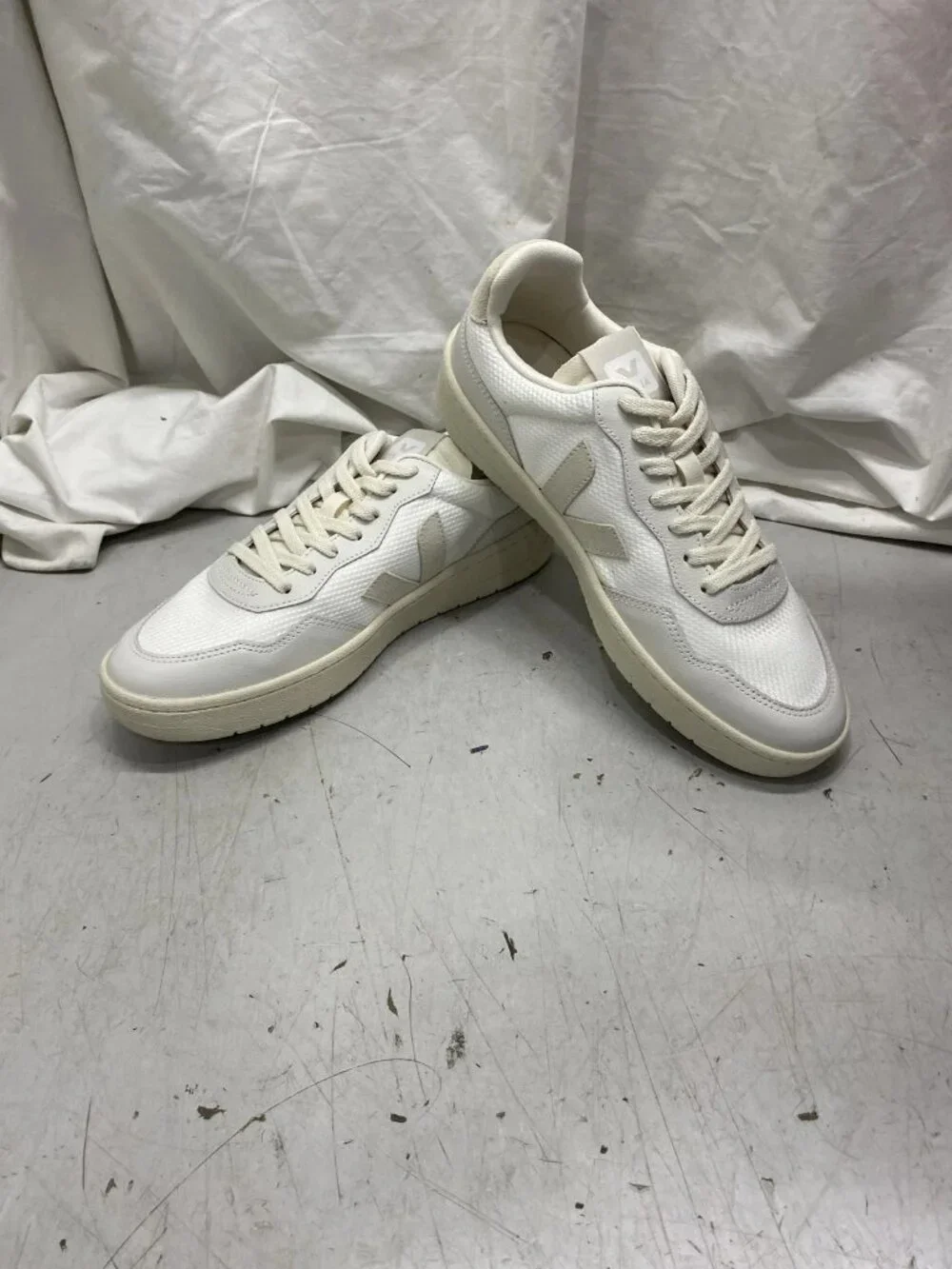 Veja V-90 B-Mesh Sneakers White - Picture 6 of 7